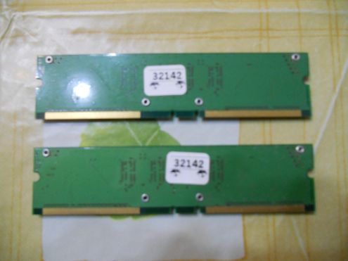 Memoria Ram Infineon 128mb 800-45 4 ECC - Foto 2