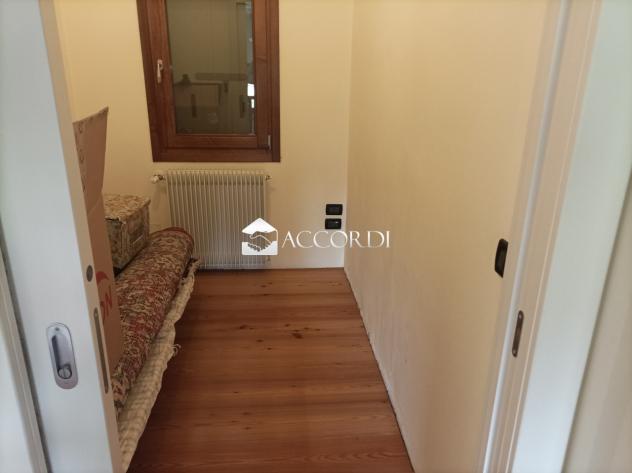 CASA INDIPENDENTE di 10 vani e di 620 mq (SANTA LUCIA DI PIAVE) rif. RAZ08 - Foto 7