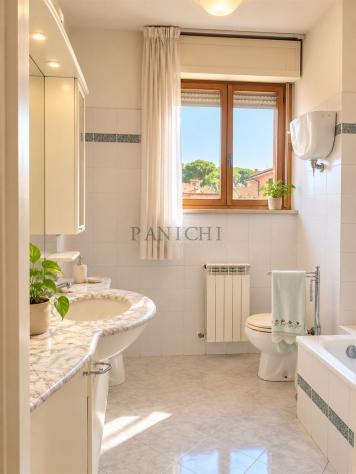 Appartamento luminoso con 3 camere, terrazzo, garage e cantina - Foto 14