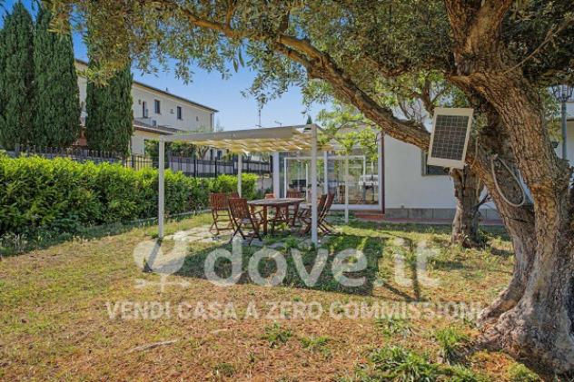 Villa di 210 m² con più di 5 locali e box auto in vendita a Ciampino - Foto 2