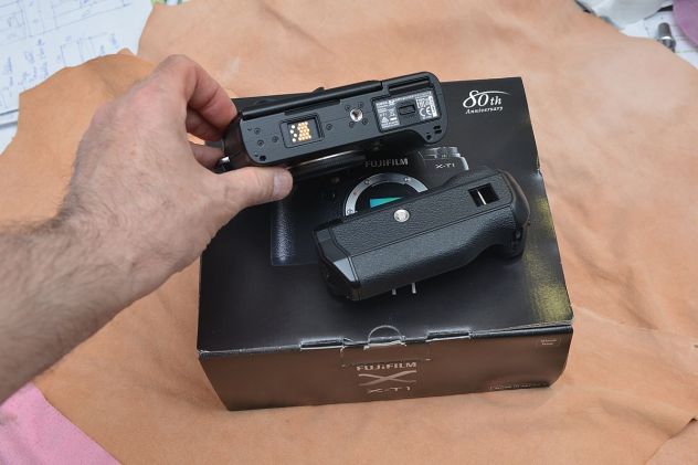 Fujifilm X-T1 con VG-XT1 NUOVISSIMA + due batterie nuove - Foto 4