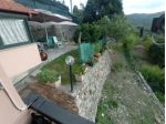 VENDESI A CHIUSANICO APPARTAMENTO AUTONOMO in CASA BIFAMILIARE CON GIARDINO