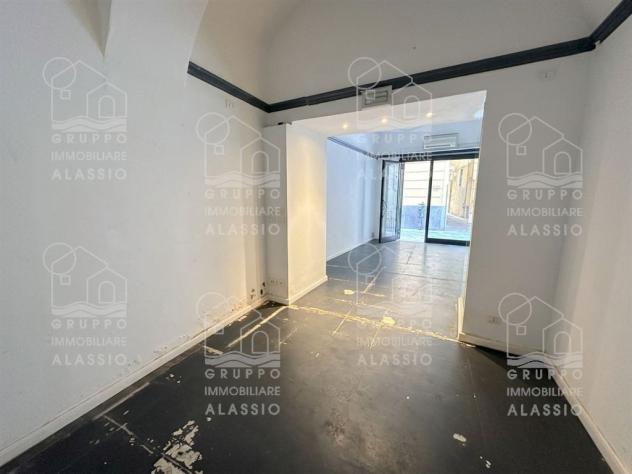 ALBENGA – LOCALE COMMERCIALE IN AFFITTO NEL CUORE DEL CENTRO STORICO - Foto 5