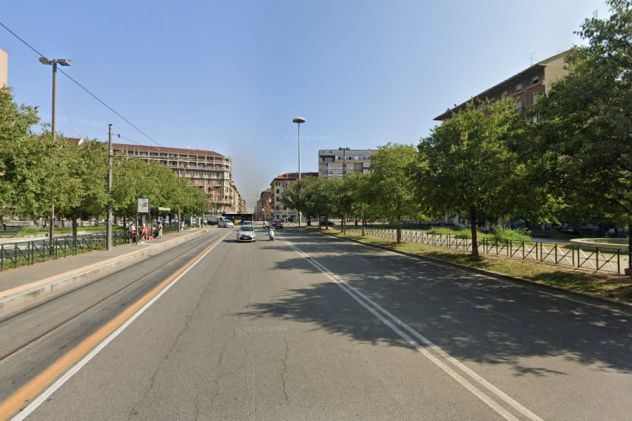 PIAZZA CARDUCCI DECOROSO TRILOCALE RISTRUTTURATO