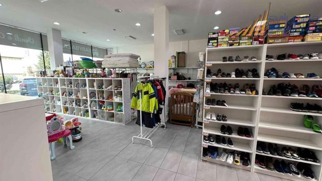 NEGOZIO PLURIVETRINE IN AFFITTO A BRUGHERIO - Foto 2