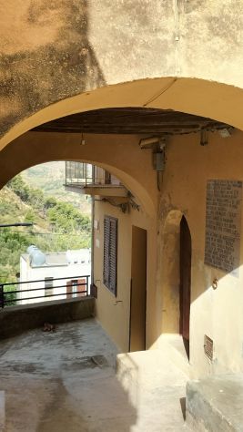 Vendesi immobile indipendente su più livelli