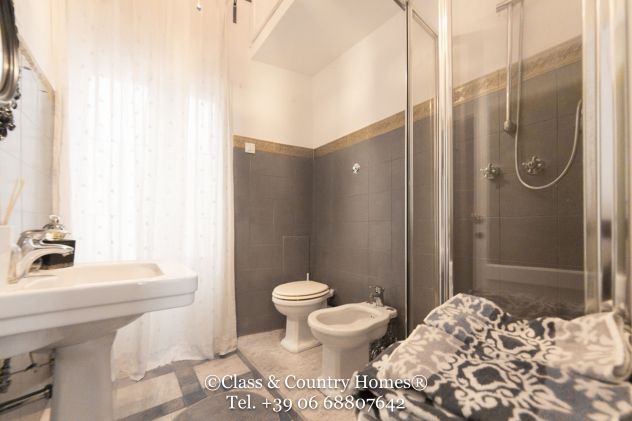 Centro Storico: Esclusivo Pied-à-terre in Via Giulia, Piano Alto con Ascensore - Foto 9
