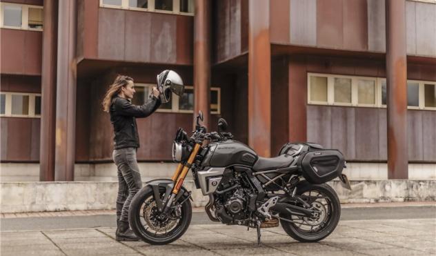 Suzuki GSX 8T RATE A PARTIRE DA € 103,50 E SENZA ANTICIPO - Foto 4