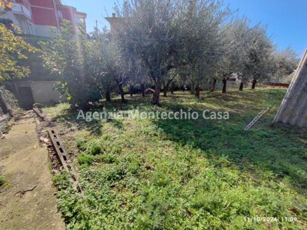 Casa singola con due appartamenti, mansarda, tre garage e scoperto esclusivo. - Foto 2