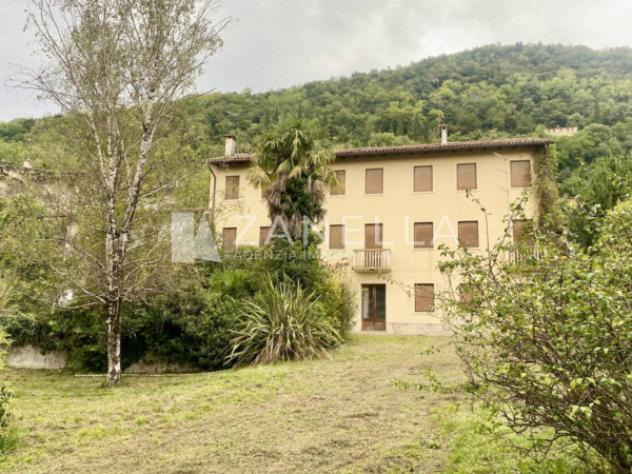 Villa di 600 m² con più di 5 locali e box auto in vendita a Valdobbiadene