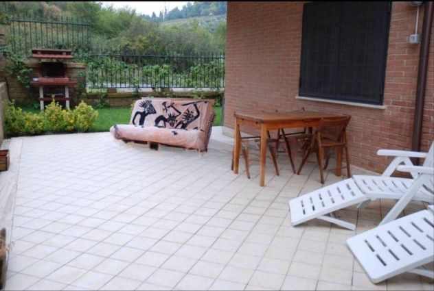 FIANO ROMANO BILOCALE ARREDATO CON POSTO AUTO SCOPERTO ,CANTINA E GIARDINO DI 80 - Foto 9