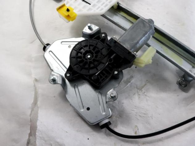 3430200457 MOTORINO MECCANISMO ALZA-VETRO ALZA-CRISTALLO PORTA ANTERIORE DESTRA EVO EVO3 1.5 G 83KW 5M 5P (2022) RICAMBIO USATO 6104210U19A3 - Foto 7