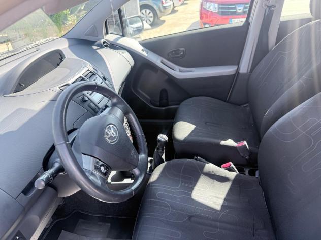 Toyota Yaris 1.0 5 porte Luxury pack - Foto 10