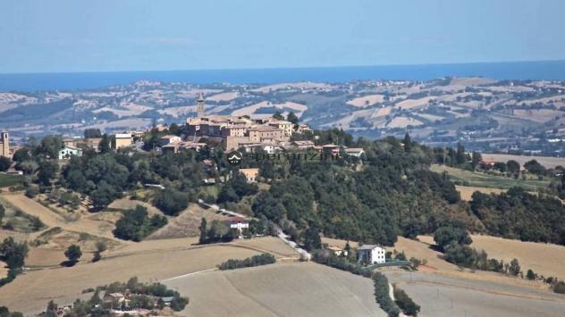 In una cornice tra le più belle della provincia di pesaro - urbino, tra le medie valli del metauro e del cesano proponiamo in vendita nel cuore del bo