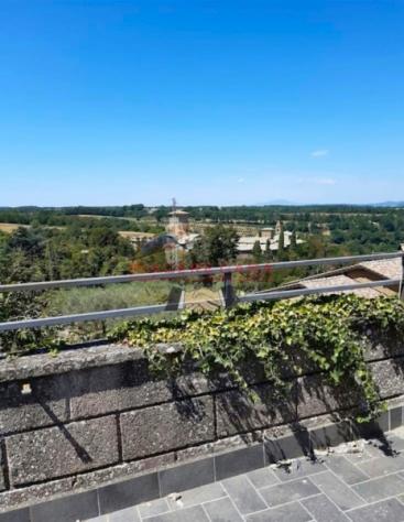 Porano - Vendesi abitazione indipendente, panoramica con giardino, terrazza, soffitta e rustico a pochi chilometri da Orvieto.