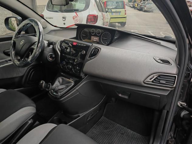LANCIA YPSILON 0.9 ECOCHIC GOLD CV84 KW62 - Foto 8
