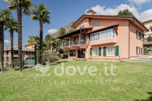 Villa di 462 m² con più di 5 locali e box auto in vendita a Cernobbio