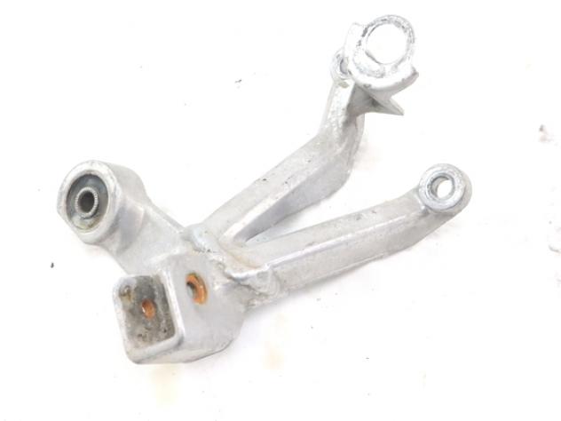 SUZUKI GSX R 600 4370033E00 STAFFA PEDANA POSTERIORE DESTRA 97- 00 REAR RIGHT FOOTREST BRACKET