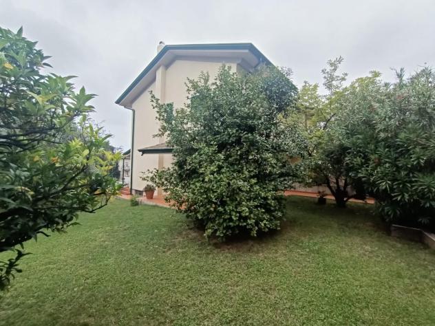 casa indipendente in vendita a Carrara in zona Bonascola