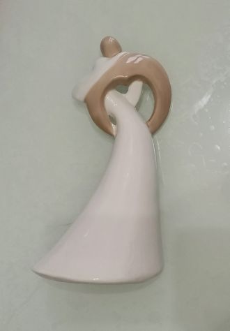 COPPIA DI SPOSI CHE SI ABBRACCIANO BOMBONIERA STATUINA IN PORCELLANA LED H21 CM - Foto 2