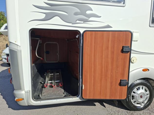 CAMPER LAIKA DUCATO SEMINTEGRALE GARAGE SEMIDINETTE LETTI GEMELLI CLIMATIZZATORE FOTOVOLTAICO CAMPEGGIO USATI GENERALI 1744 - Foto 7