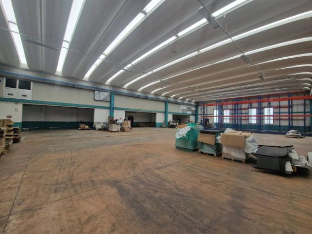 Immobile di 2950 m² con più di 5 locali in affitto a Inveruno - Foto 19