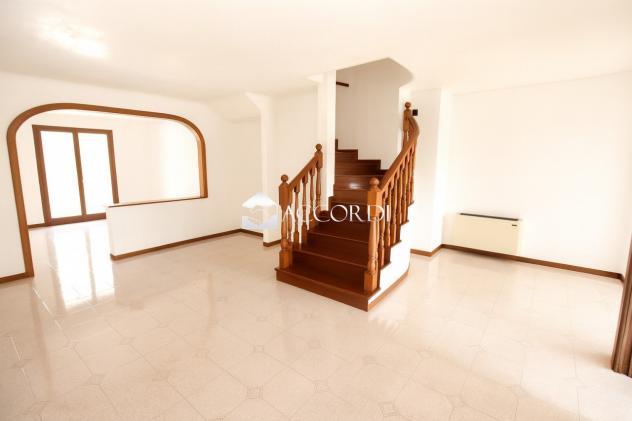 VILLA A SCHIERA di 4 vani e di 252 mq (CAERANO DI SAN MARCO) rif. CM5_1 - Foto 6