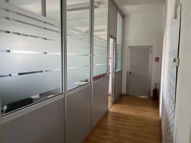 Immobile di 330 m² con più di 5 locali in affitto a Rezzato - Foto 9
