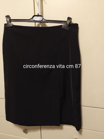 Occasione. Denny Rose. Bella Gonna al ginocchio nera elegante con spacco.