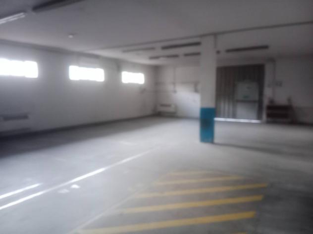 Immobile di 450 m² con più di 5 locali in vendita a Carpi