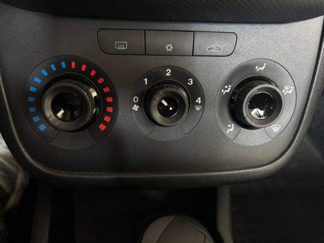 Fiat Punto 1.3 MJT II S&S 95 CV 5 porte Street - Foto 9