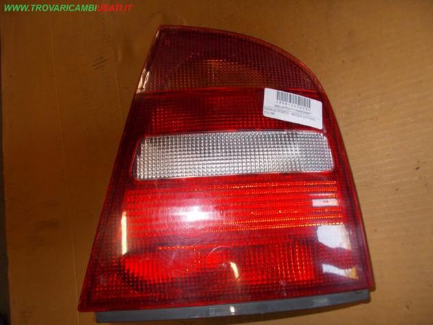 FANALE POST.D. SKODA OCTAVIA (1U) 98  Parti elettriche  Fanaleria  Fanali  Fanale post. sx. SKODA - OCTAVIA - 01-05-1997 - 01-08-2000