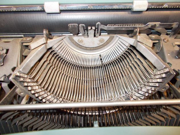 Macchina da scrivere "Olivetti Lettera32" - Foto 4