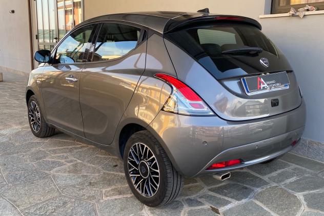 Lancia Ypsilon 1.0 firefly hybrid Platino s&s 70cv - Foto 3