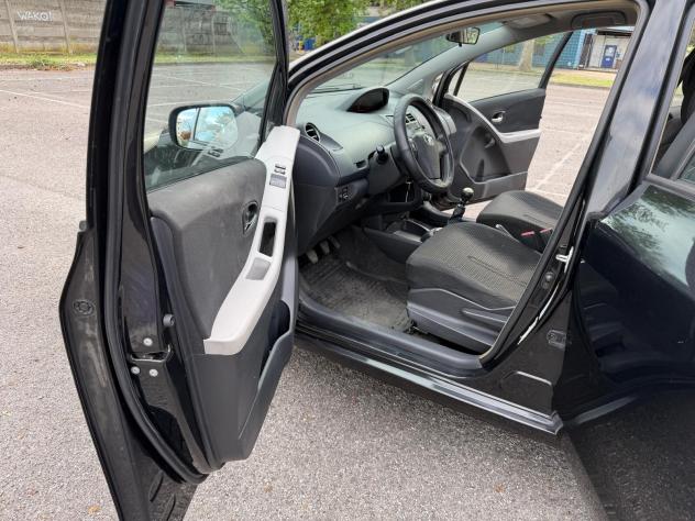 Toyota Yaris 1.3 5 porte Sol - Foto 9