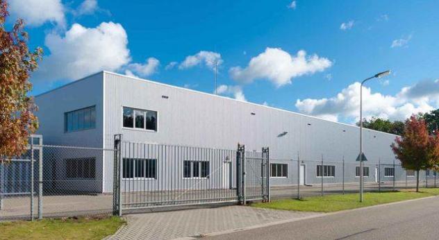 Capannone industriale in Affitto[1600 mq]