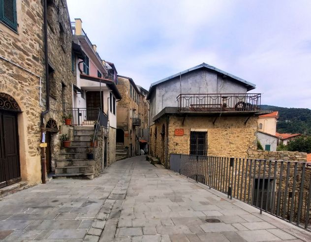 PI23 A Bajardo casa nel centro storico da ristrutturare - Foto 2