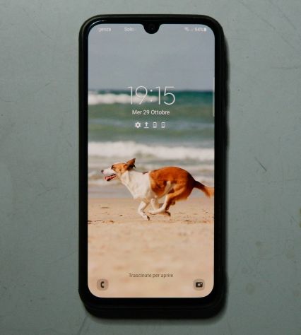 Smartphone Samsung Galaxy A40 5.9” 4GB 64GB Dual SIM - Foto 2