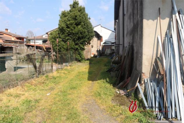 Rustico / Casale di 340 m² con più di 5 locali e box auto in vendita a Erbè - Foto 6