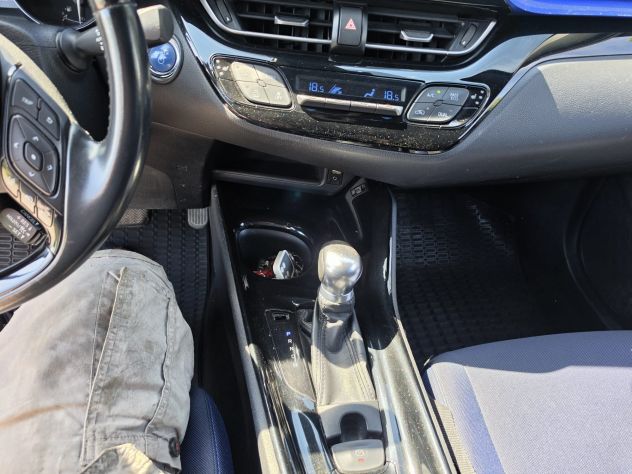 TOYOTA C-HR HYBRID 1.8 - Foto 8