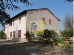 Casa abbinata composta da 2 appartamenti con adiacenti servizi e corte escl &hellip;