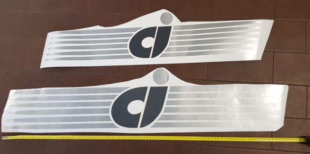 adesivi per ci international 2 loghi a righe in toni di grigio - Foto 7