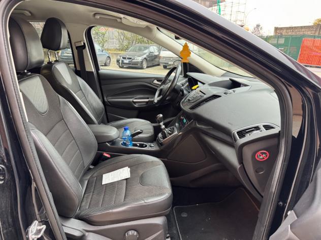 Ford Kuga 2.0 TDCI 150 CV S&S 4WD Powershift Titanium - Foto 9
