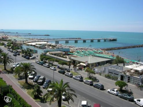 APPARTAMENTO 7 POSTI con box auto-MARINA DI MASSA zona CENTRALE
