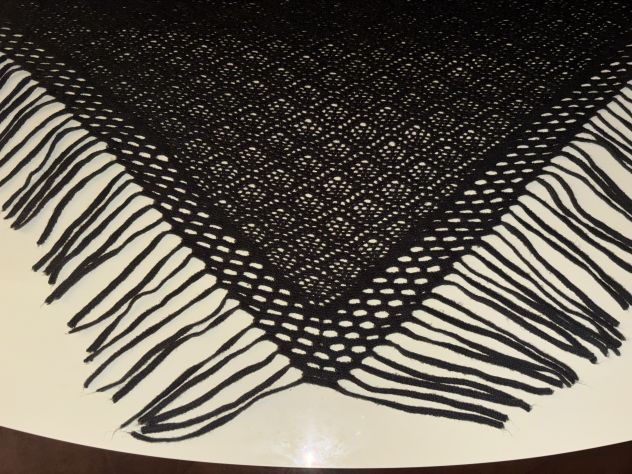 SCIALLE/MANTELLA/PONCHO/SCIARPA COME NUOVA,100% IN LANA,MARCA”MODA B”ORIGINALE - Foto 3