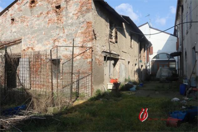 Rustico / Casale di 340 m² con più di 5 locali e box auto in vendita a Erbè - Foto 8