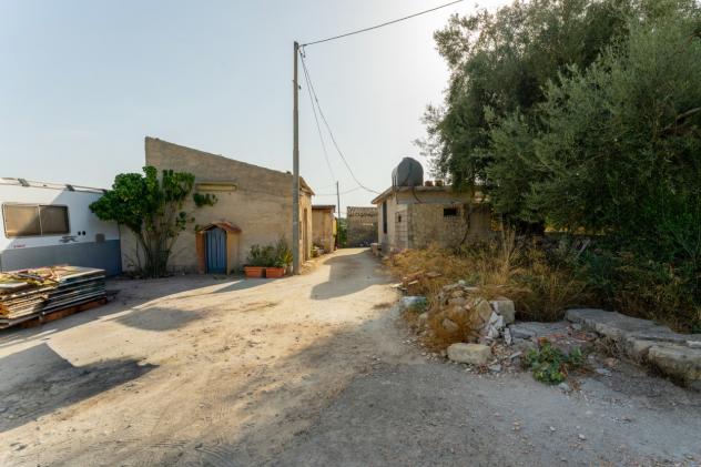 casa indipendente in vendita a Carlentini