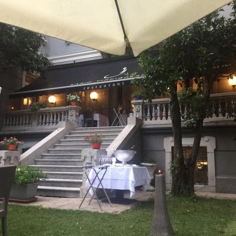 CERCASI CAMERIERA /BARISTA PER BAR ESTIVO DI ILARIO VINCIGUERRA A GALLARATE - Foto 3