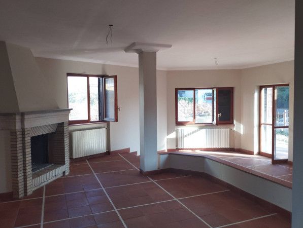 MANZIANA, VILLA BIFAMILIARE CON GIARDINO E SALA HOBBY - Foto 3