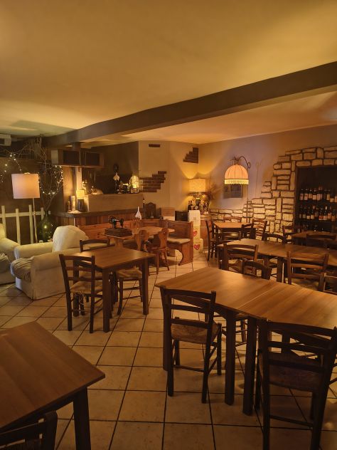 Ristorante pub avviato e completo ideale per coppia o gestione familiare